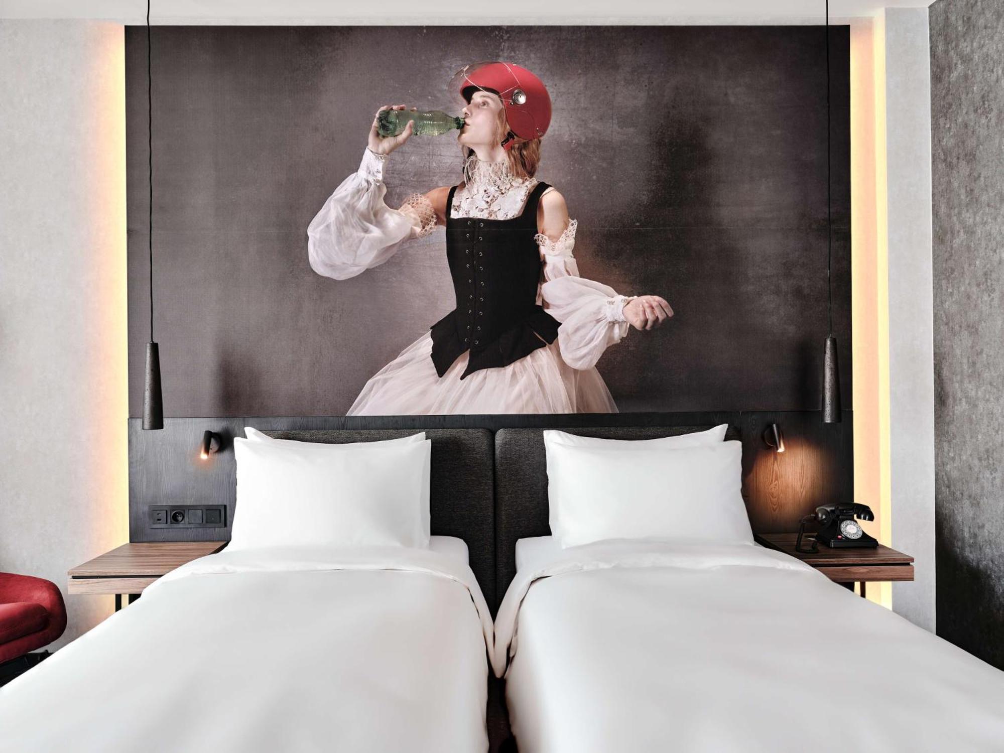 Radisson Red Hotel & Radisson Red Apartments, Krakow Ngoại thất bức ảnh